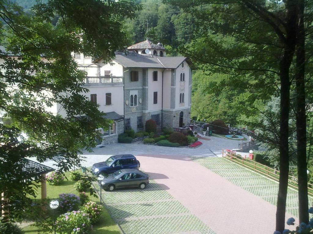 Hotel Villa Delle Ortensie Sant'Omobono Imagna Exterior foto